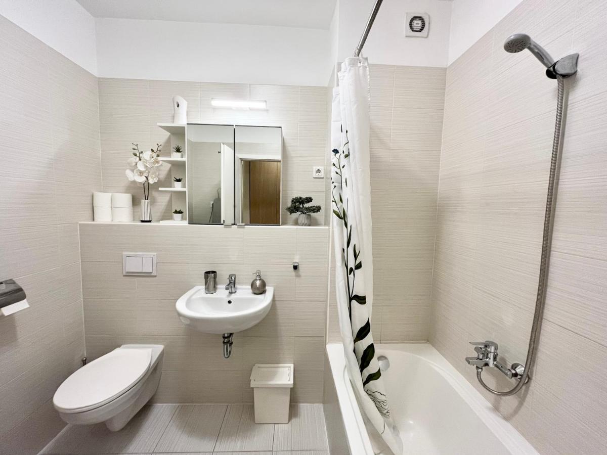 The Prince'S Neighbour Apartment Budapest With Free Garage Exteriör bild