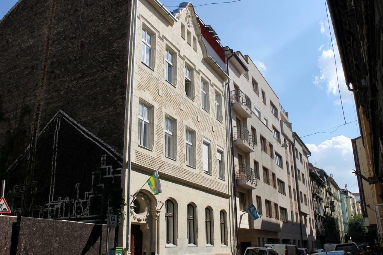 The Prince'S Neighbour Apartment Budapest With Free Garage Exteriör bild